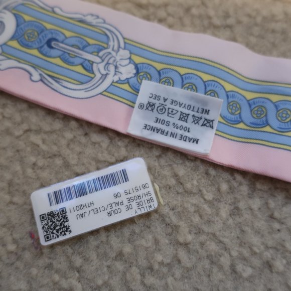 HERMES TWILLY 'BRIDE DE COUR' ROSE PALE (PINK) SET - BOXES (USED) - Picture 8 of 10